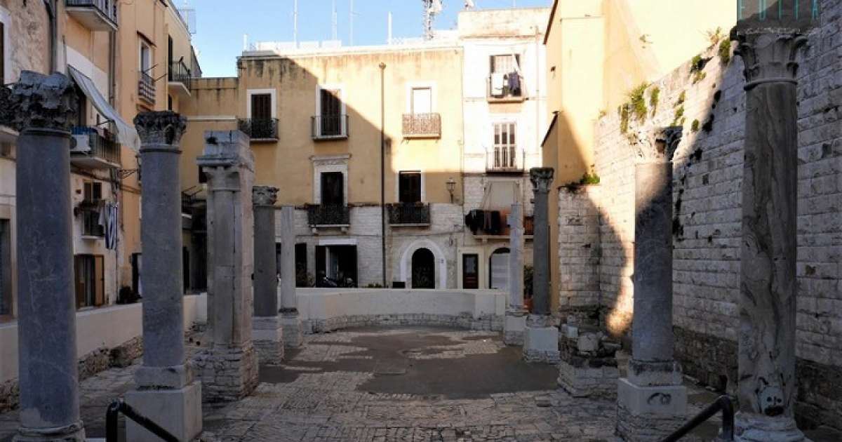 Santa Maria del Buonconsiglio, simbolo dell'orgoglio barese sfigurato da scritte e rifiuti